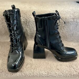 Circus by Sam Edelman Karter Patent Lace-Up Side Zip Boots 7 / 37 LIKE NEW